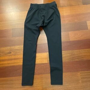 Under Armor men’s size small fleece lined cold gear in excellent condition